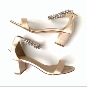 Jewel Badgley Mischka Bradley bridal heels size 7 block heel jewel strap